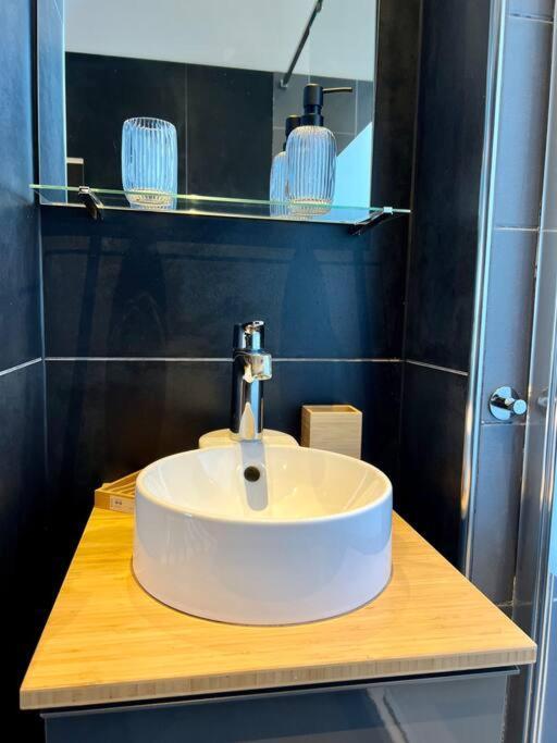 Bellevue - Grand Appartement Pour 5 Sur Les Quais De La Meuse Liège Zewnętrze zdjęcie