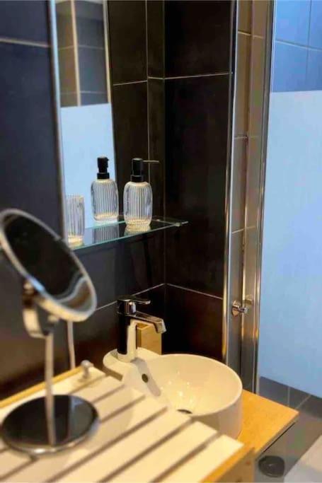 Bellevue - Grand Appartement Pour 5 Sur Les Quais De La Meuse Liège Zewnętrze zdjęcie